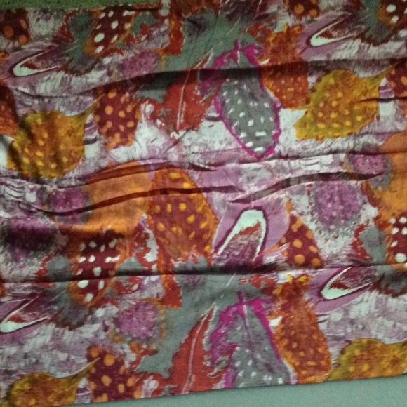 Tolani 100% Silk Scarf/Wrap - Picture 2 of 5